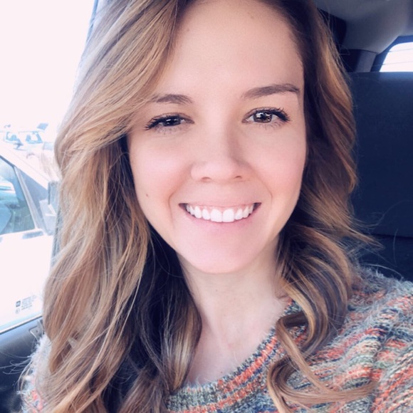 Meet your Posher, Krystelle - Picture 2 of 2